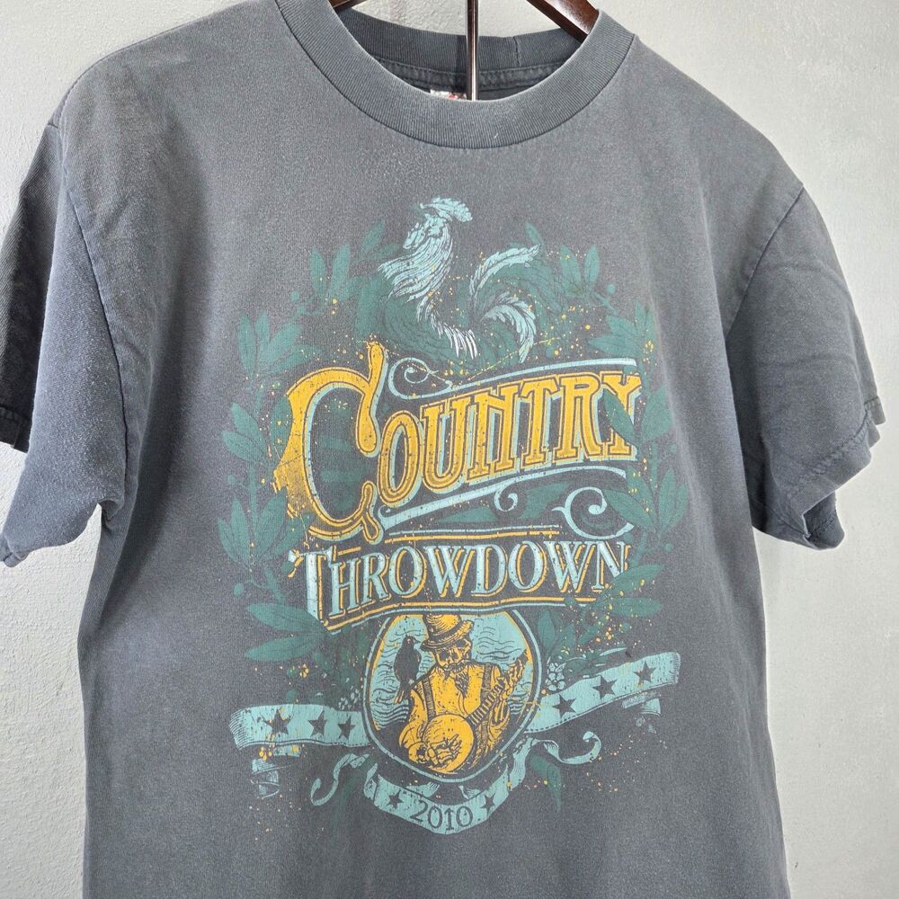 Country Throwdown 2010 Music Festival Concert Tour Graphic T-Shirt Sz M